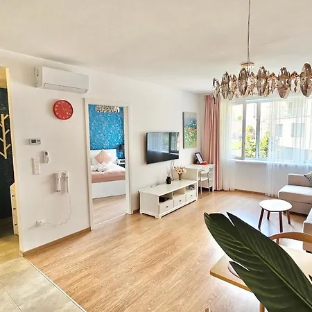 L&l Budapest